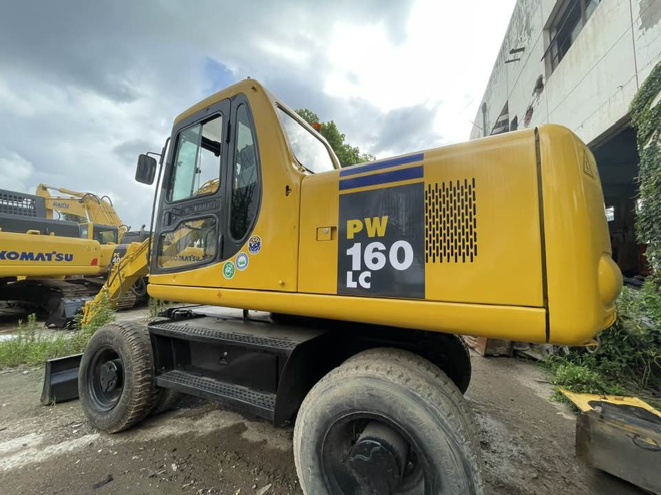 Komatsu PC160LC - Tekerlekli ekskavatör: fotoğraf 1 Komatsu PC160LC - Tekerlekli ekskavatör: fotoğraf 1