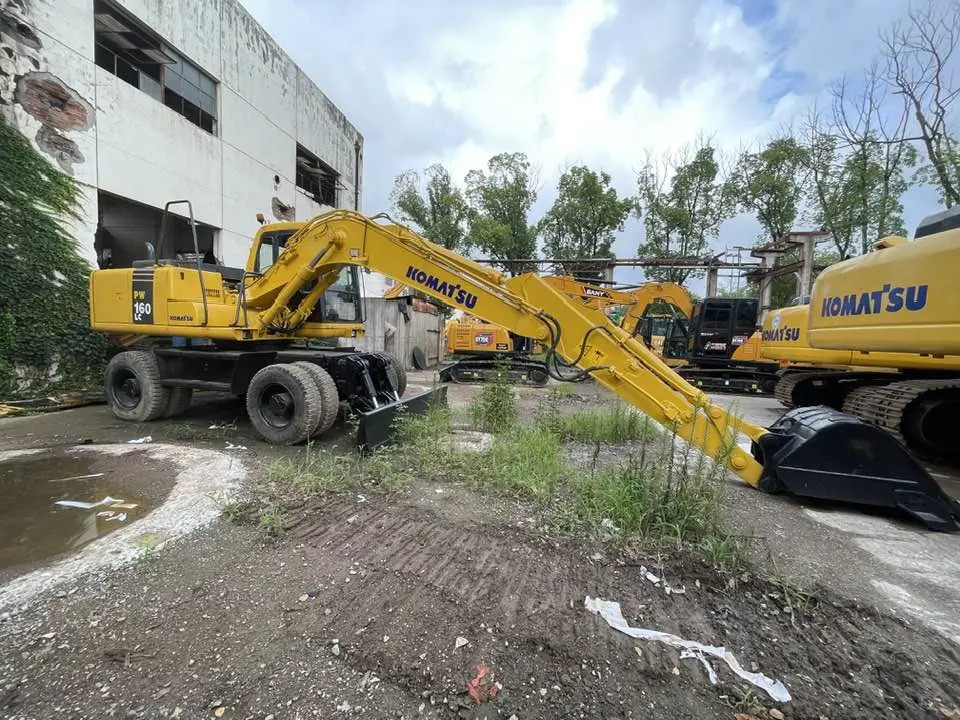 Komatsu PW160-11 - Tekerlekli ekskavatör: fotoğraf 1 Komatsu PW160-11 - Tekerlekli ekskavatör: fotoğraf 1