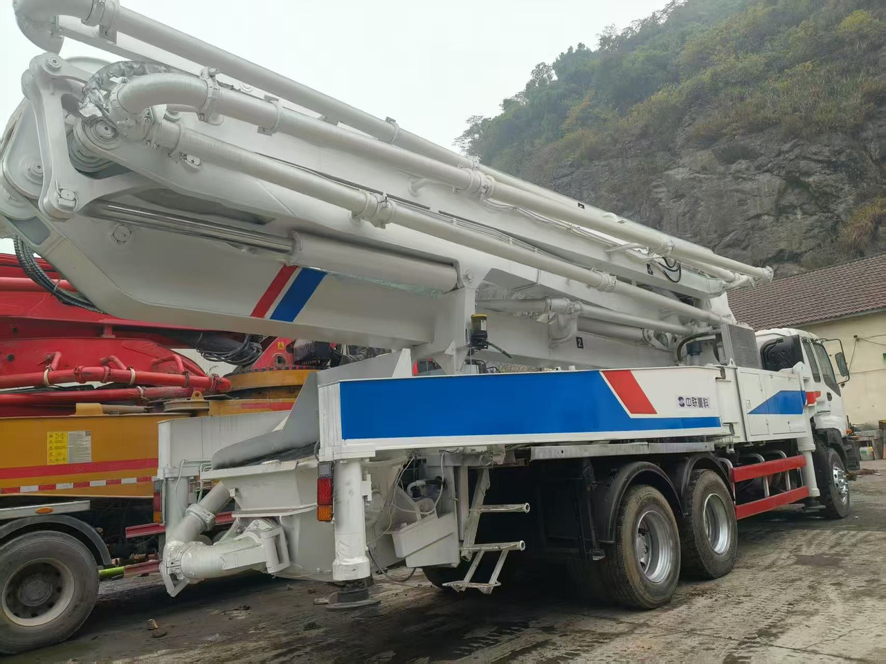 ZOOMLION ZLJ5335THB - Mobil beton pompası: fotoğraf 3 ZOOMLION ZLJ5335THB - Mobil beton pompası: fotoğraf 3