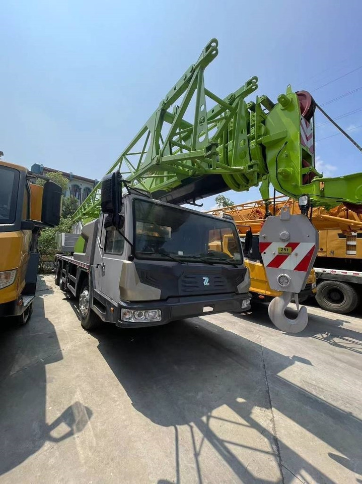 Zoomlion ZTC251V - Mobil vinç: fotoğraf 2 Zoomlion ZTC251V - Mobil vinç: fotoğraf 2