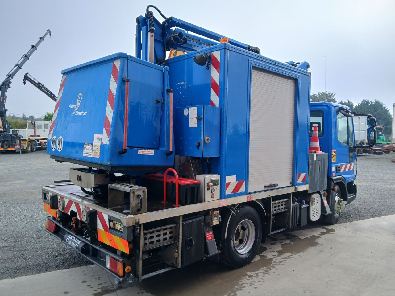 Iveco EUROCAGO 100E18 4x2 Others Truck - Araç üzerine platform: fotoğraf 4 Iveco EUROCAGO 100E18 4x2 Others Truck - Araç üzerine platform: fotoğraf 4