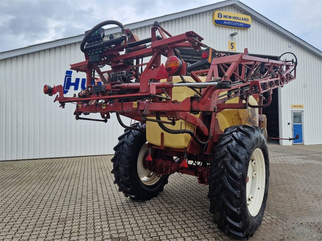 Hardi COMMANDER 4200L - Çekilir pülverizatör: fotoğraf 4 Hardi COMMANDER 4200L - Çekilir pülverizatör: fotoğraf 4