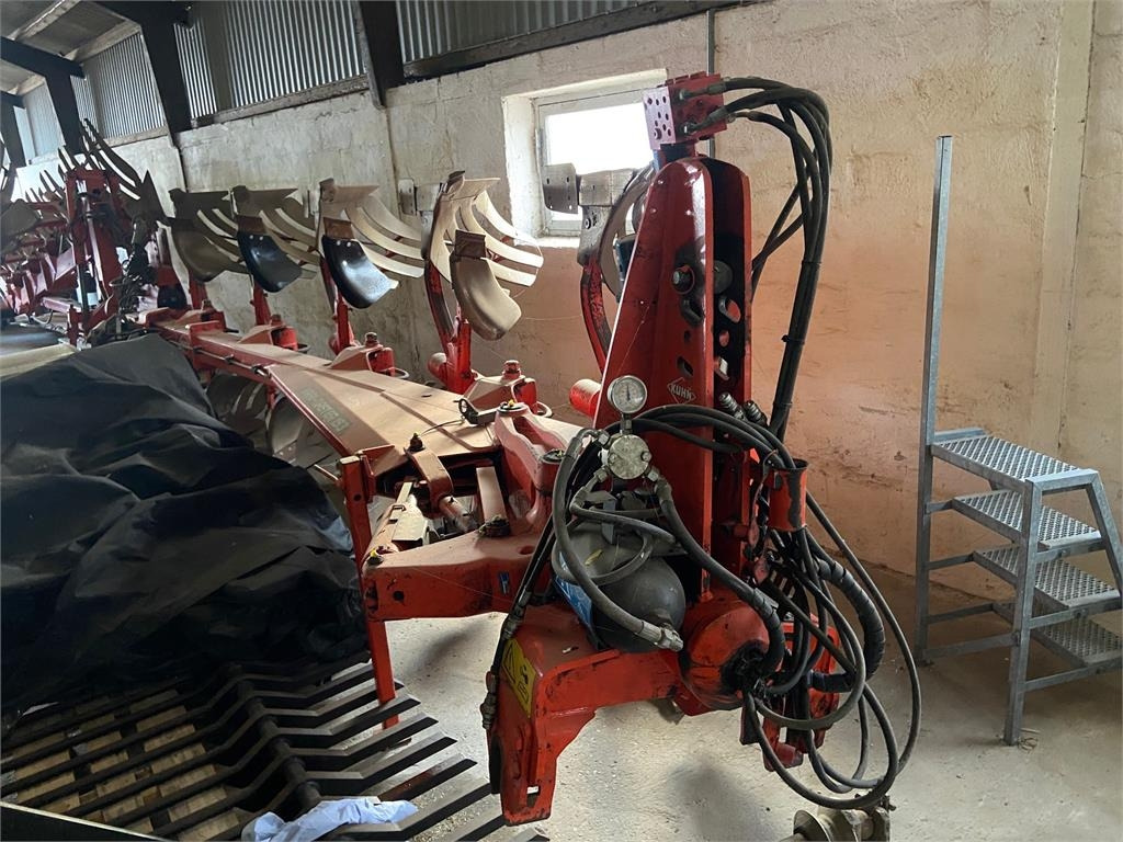 Kuhn VARI-MASTER 153 4+1 - Pulluk: fotoğraf 1 Kuhn VARI-MASTER 153 4+1 - Pulluk: fotoğraf 1