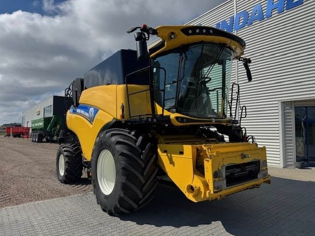 New Holland CR9.90 TIER4 - Biçerdöver: fotoğraf 2 New Holland CR9.90 TIER4 - Biçerdöver: fotoğraf 2