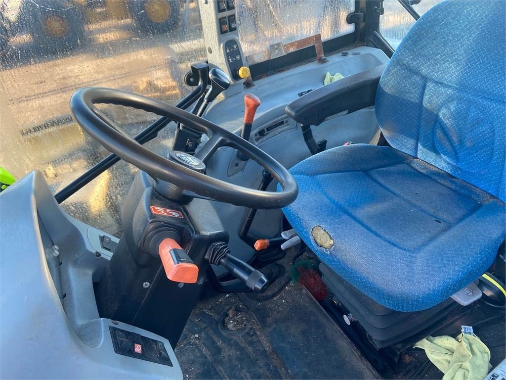 New Holland T5050 - Traktör: fotoğraf 2 New Holland T5050 - Traktör: fotoğraf 2