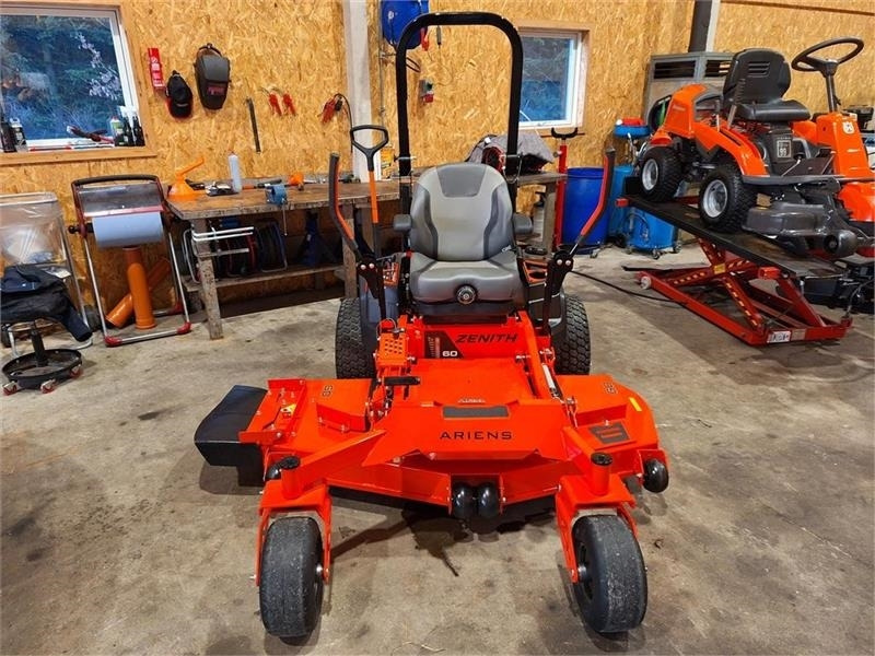 Ariens Zenith 60" SD - Belediye traktör: fotoğraf 2 Ariens Zenith 60" SD - Belediye traktör: fotoğraf 2