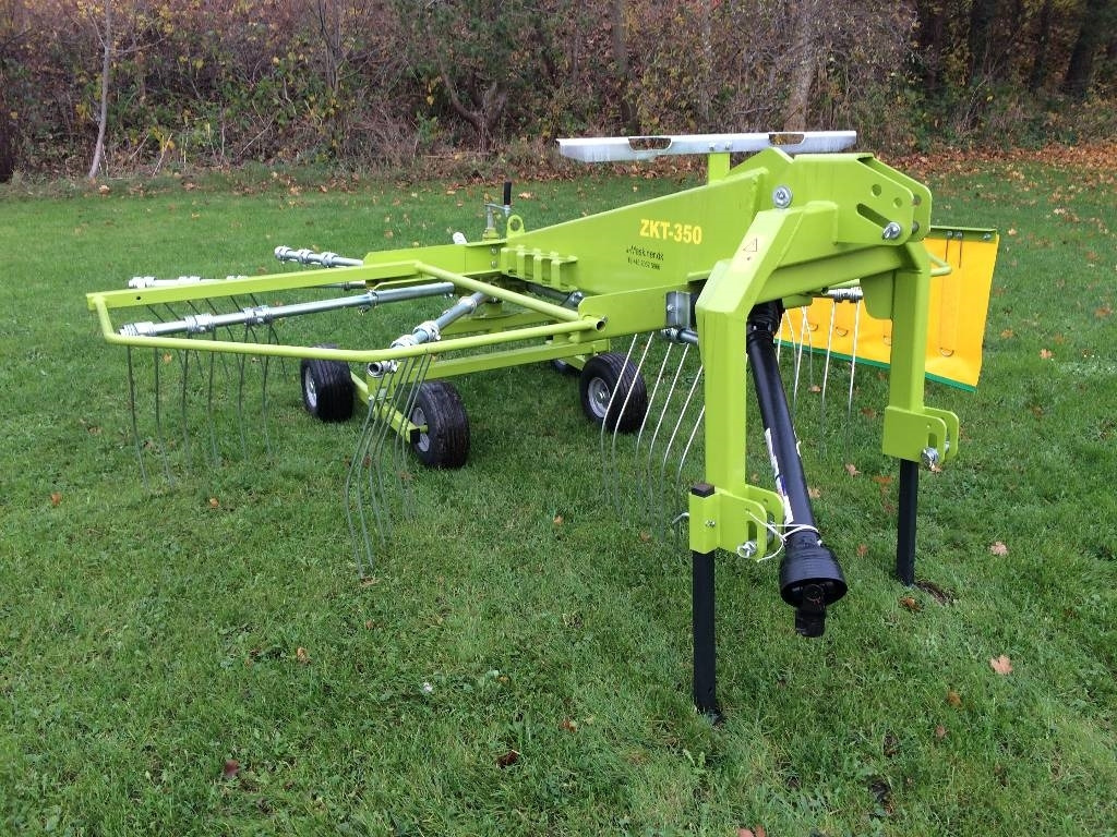 J-Maskiner 350 - Ot toplama tırmığı: fotoğraf 1 J-Maskiner 350 - Ot toplama tırmığı: fotoğraf 1