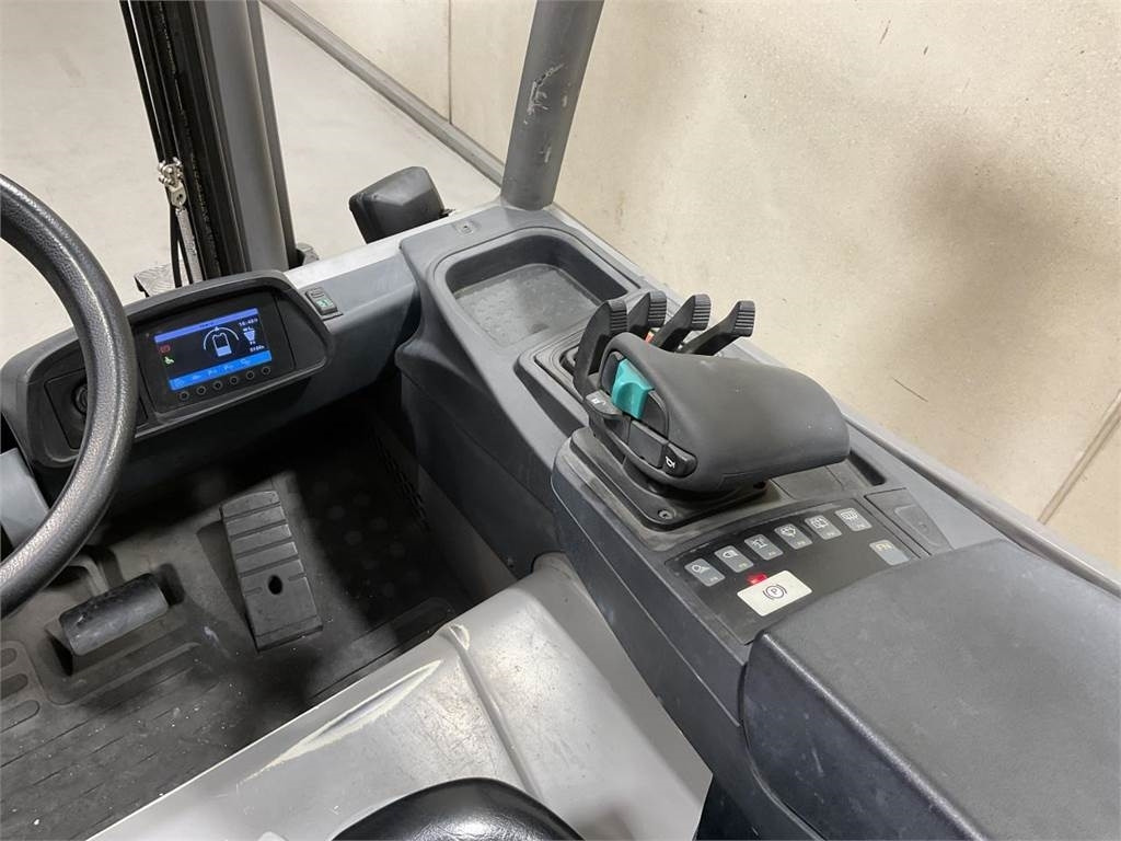 Jungheinrich EFG 425 K - Elektrikli forklift: fotoğraf 5 Jungheinrich EFG 425 K - Elektrikli forklift: fotoğraf 5