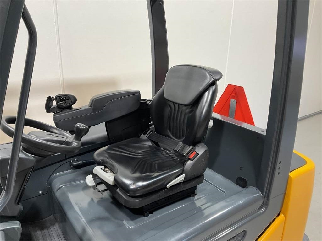Jungheinrich EFG S30 - Elektrikli forklift: fotoğraf 5 Jungheinrich EFG S30 - Elektrikli forklift: fotoğraf 5