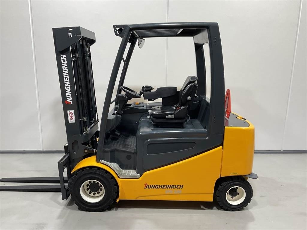 Jungheinrich EFG S30 - Elektrikli forklift: fotoğraf 3 Jungheinrich EFG S30 - Elektrikli forklift: fotoğraf 3