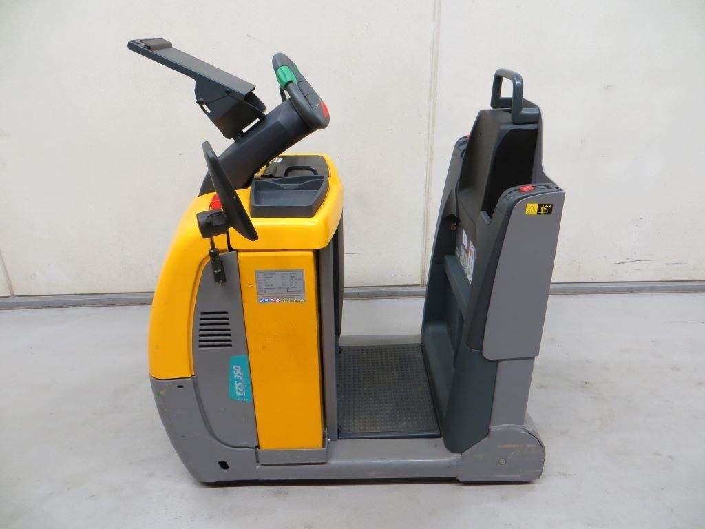 Jungheinrich EZS 350 - Terminal çekiciler: fotoğraf 2 Jungheinrich EZS 350 - Terminal çekiciler: fotoğraf 2