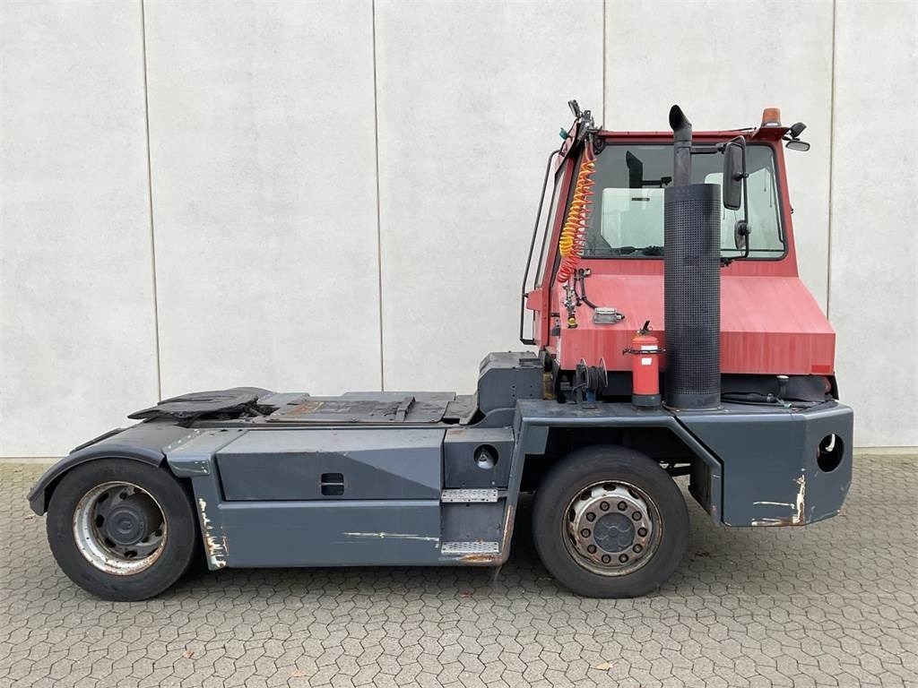 Kalmar TT2000 - Terminal çekiciler: fotoğraf 1 Kalmar TT2000 - Terminal çekiciler: fotoğraf 1