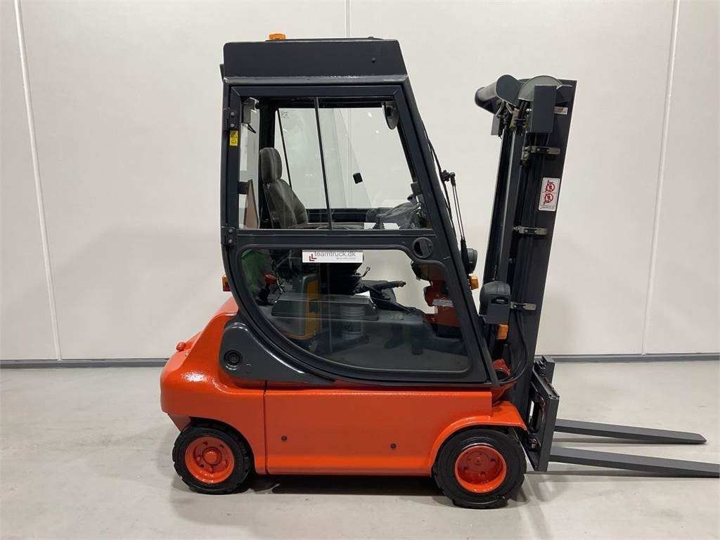 Linde E20P-02 - Elektrikli forklift: fotoğraf 1 Linde E20P-02 - Elektrikli forklift: fotoğraf 1