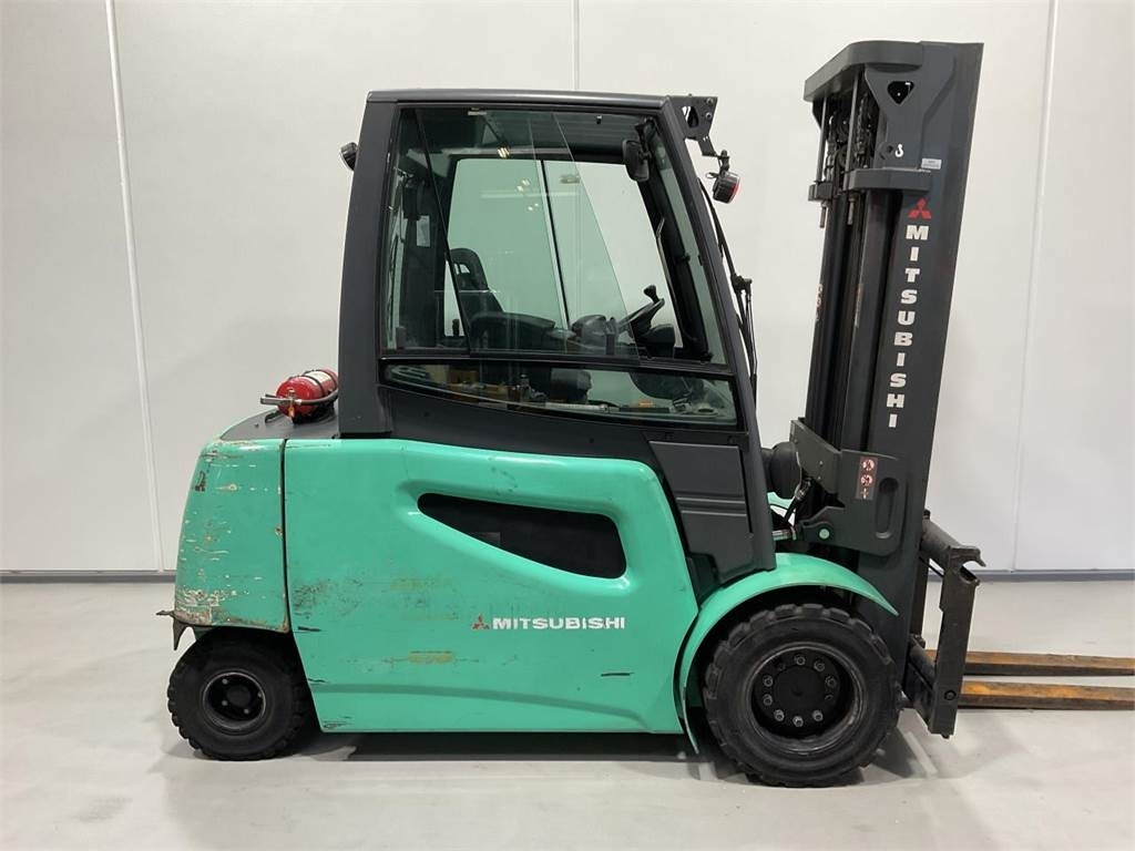 Mitsubishi FB50-2 - Elektrikli forklift: fotoğraf 1 Mitsubishi FB50-2 - Elektrikli forklift: fotoğraf 1