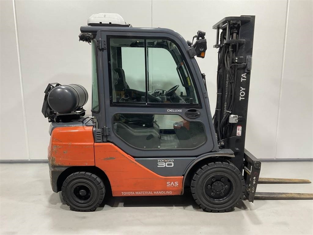 Toyota 02-8FGF30 - LPG forklift: fotoğraf 1 Toyota 02-8FGF30 - LPG forklift: fotoğraf 1