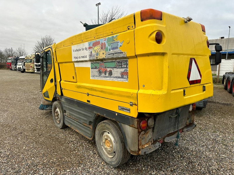 Johnston CN400 - Yol süpürme aracı: fotoğraf 2 Johnston CN400 - Yol süpürme aracı: fotoğraf 2