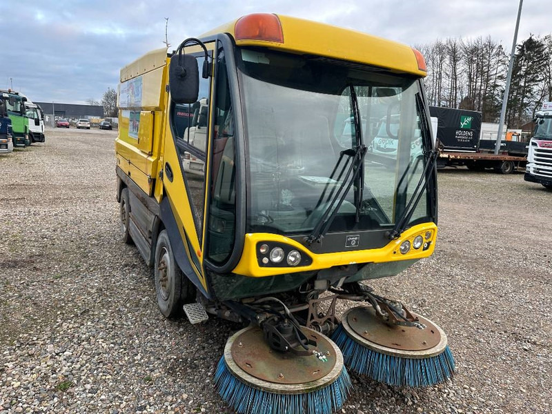 Johnston CN400 - Yol süpürme aracı: fotoğraf 4 Johnston CN400 - Yol süpürme aracı: fotoğraf 4