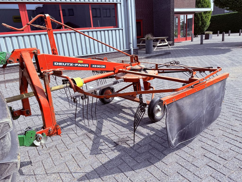 Deutz-Fahr KS90 DN Cirkelhark - Ot toplama tırmığı: fotoğraf 1 Deutz-Fahr KS90 DN Cirkelhark - Ot toplama tırmığı: fotoğraf 1
