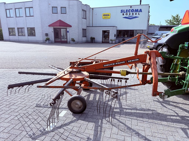 Deutz-Fahr KS90 DN Cirkelhark - Ot toplama tırmığı: fotoğraf 3 Deutz-Fahr KS90 DN Cirkelhark - Ot toplama tırmığı: fotoğraf 3