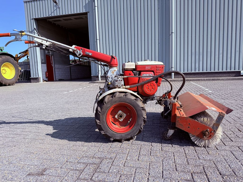Honda F800 Veegmachine - Yol süpürme aracı: fotoğraf 4 Honda F800 Veegmachine - Yol süpürme aracı: fotoğraf 4
