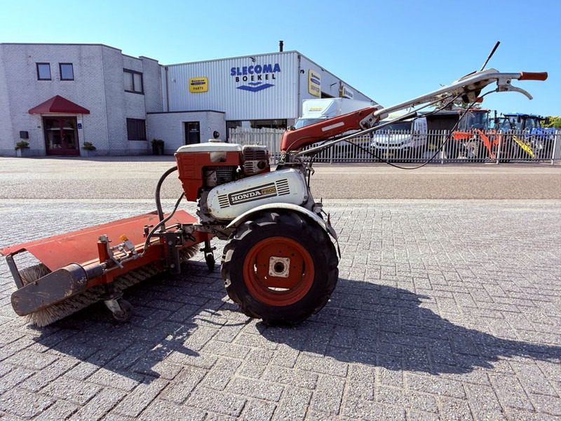 Honda F800 Veegmachine - Yol süpürme aracı: fotoğraf 1 Honda F800 Veegmachine - Yol süpürme aracı: fotoğraf 1