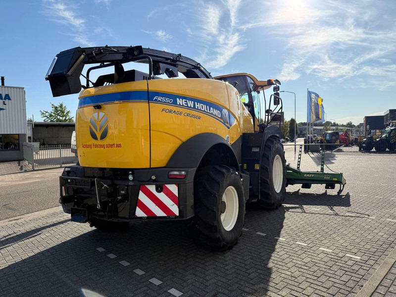 New Holland FR550 Forage Cruiser + Krone Easycollect - Silaj makinesi: fotoğraf 4 New Holland FR550 Forage Cruiser + Krone Easycollect - Silaj makinesi: fotoğraf 4