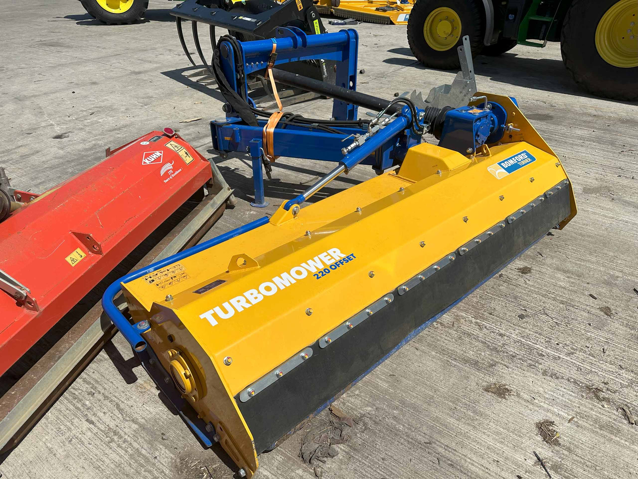 Bomford Turner Turbo mower offset 220 - Sap parçalama makinesi: fotoğraf 2 Bomford Turner Turbo mower offset 220 - Sap parçalama makinesi: fotoğraf 2