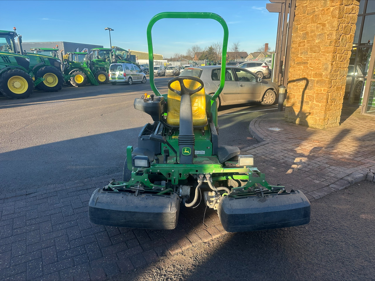 John Deere 2500E greens triple mower - Çim biçme makinesi: fotoğraf 5 John Deere 2500E greens triple mower - Çim biçme makinesi: fotoğraf 5