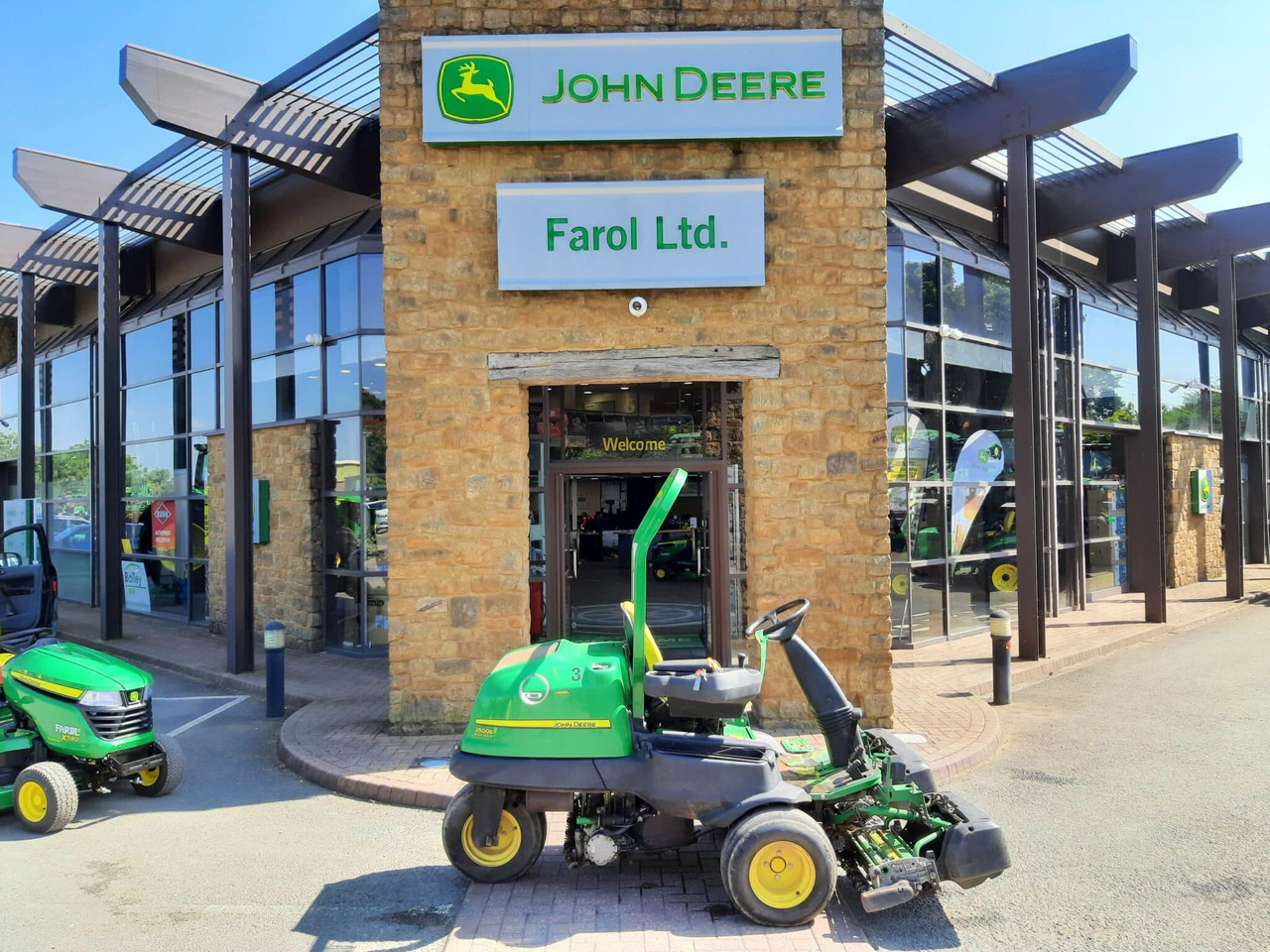 John Deere 2500EH greens triple mower - Çim biçme makinesi: fotoğraf 2 John Deere 2500EH greens triple mower - Çim biçme makinesi: fotoğraf 2