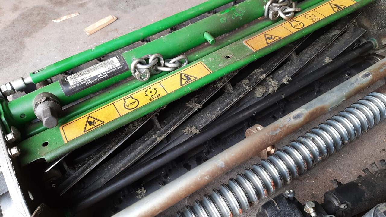 John Deere 2750E QA5 11bld cutting units - Çim biçme makinesi: fotoğraf 2 John Deere 2750E QA5 11bld cutting units - Çim biçme makinesi: fotoğraf 2