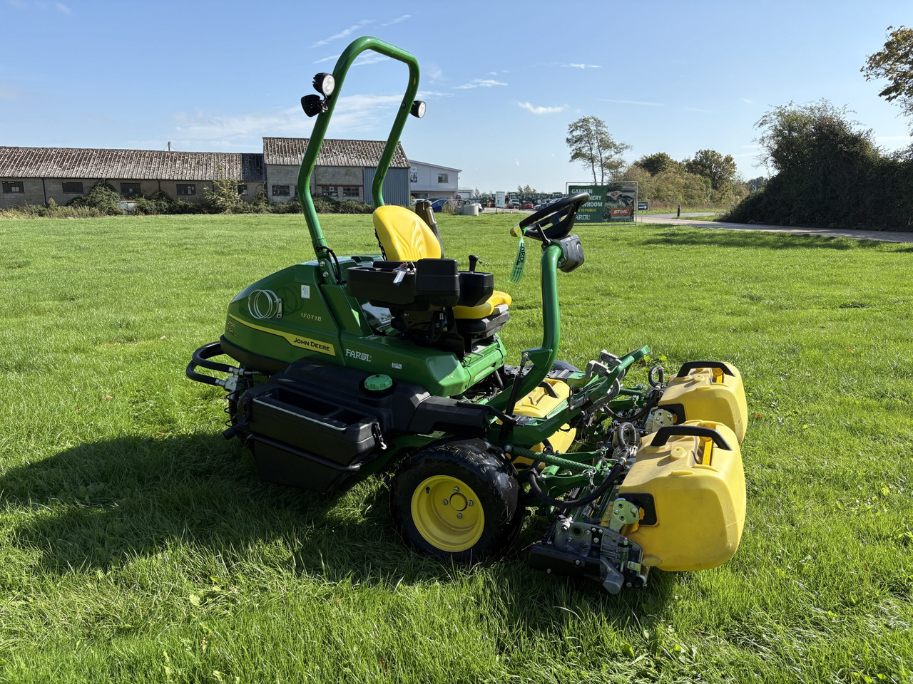 John Deere 2750E Triple Mower - Çim biçme makinesi: fotoğraf 3 John Deere 2750E Triple Mower - Çim biçme makinesi: fotoğraf 3