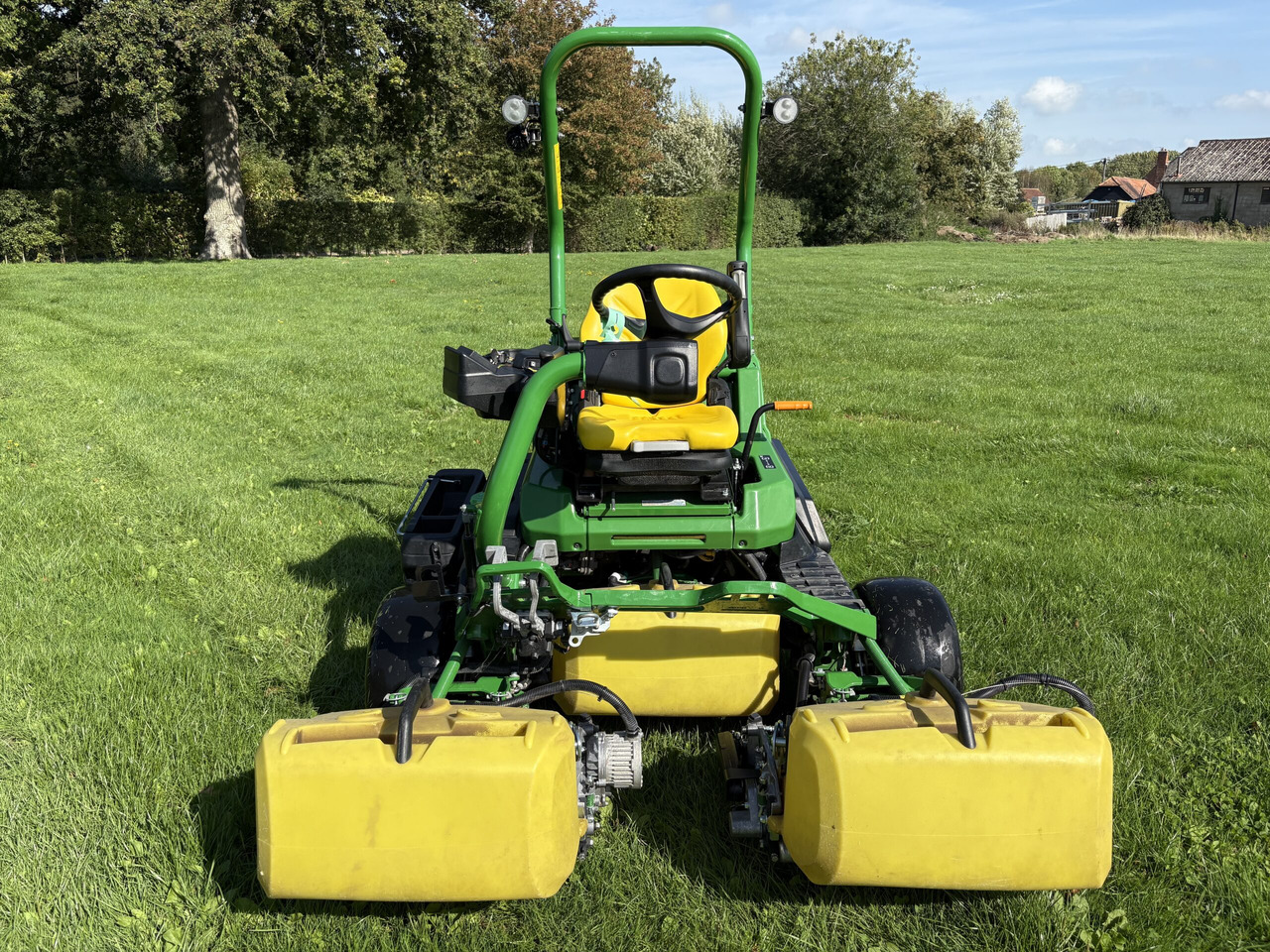 John Deere 2750E Triple Mower - Çim biçme makinesi: fotoğraf 2 John Deere 2750E Triple Mower - Çim biçme makinesi: fotoğraf 2