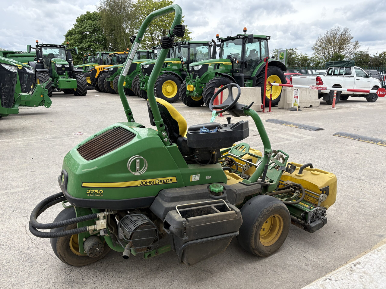 John Deere 2750E Triplex - Çim biçme makinesi: fotoğraf 2 John Deere 2750E Triplex - Çim biçme makinesi: fotoğraf 2