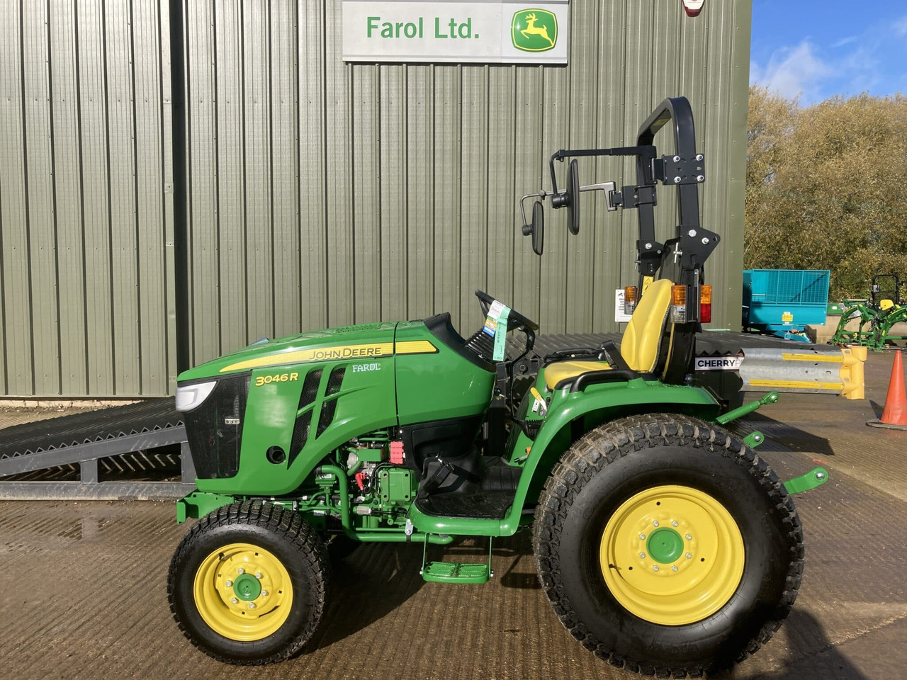 John Deere 3046R compact tractor - Küçük traktör: fotoğraf 2 John Deere 3046R compact tractor - Küçük traktör: fotoğraf 2