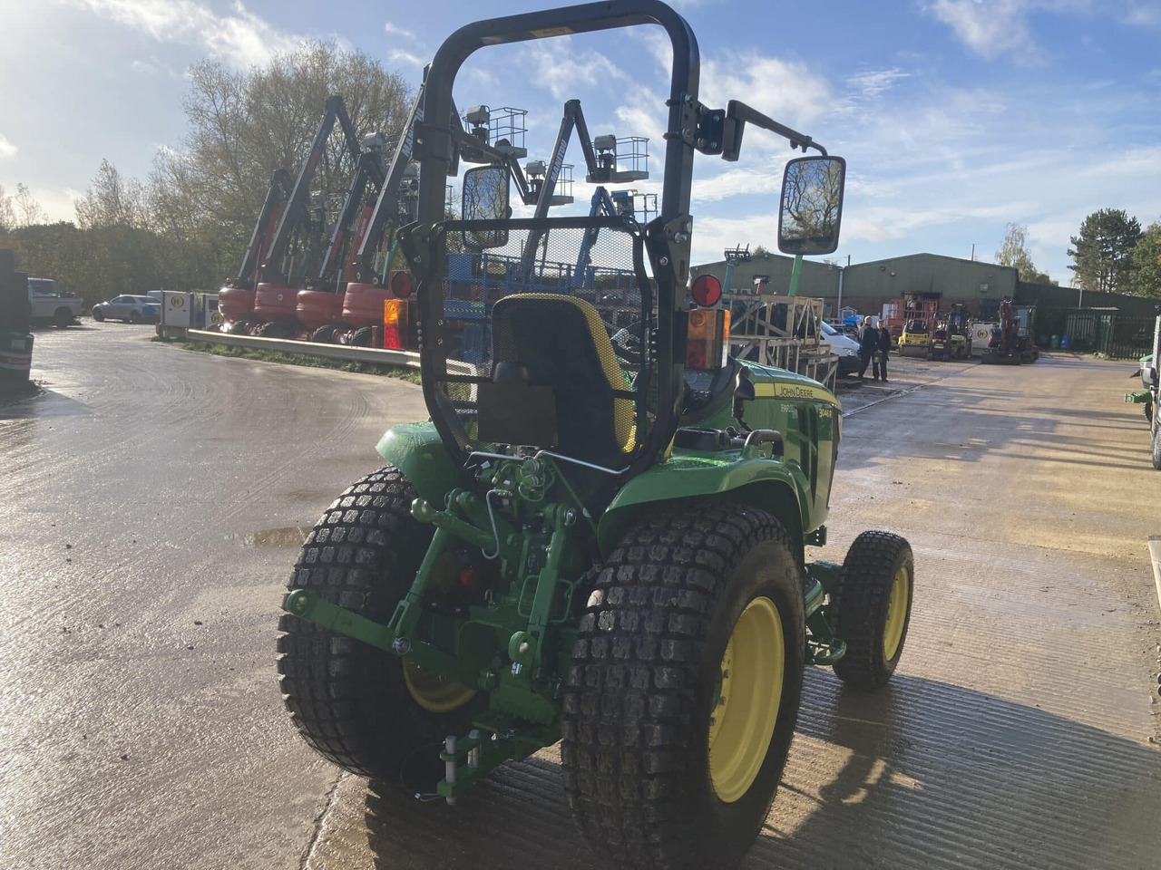 John Deere 3046R compact tractor - Küçük traktör: fotoğraf 5 John Deere 3046R compact tractor - Küçük traktör: fotoğraf 5