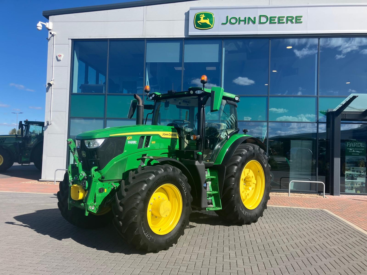 John Deere 6R 185 - Traktör: fotoğraf 1 John Deere 6R 185 - Traktör: fotoğraf 1