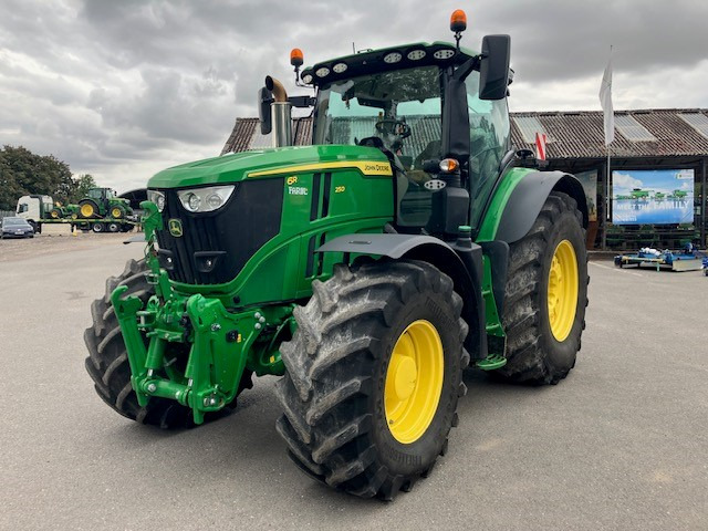 John Deere 6R250 - Traktör: fotoğraf 1 John Deere 6R250 - Traktör: fotoğraf 1
