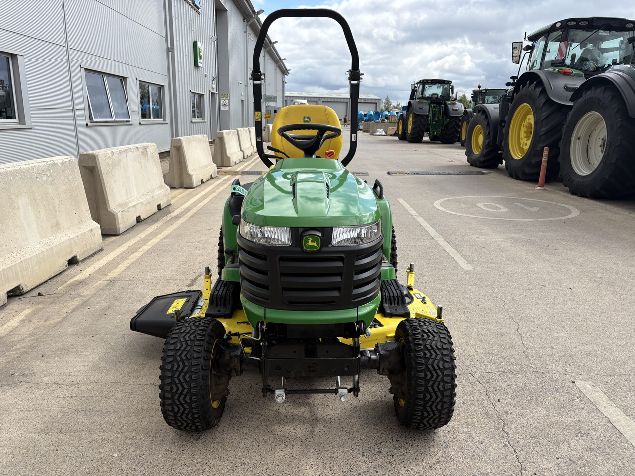 John Deere X948 Commercial Lawn Tractor - Çim biçme makinesi: fotoğraf 2 John Deere X948 Commercial Lawn Tractor - Çim biçme makinesi: fotoğraf 2