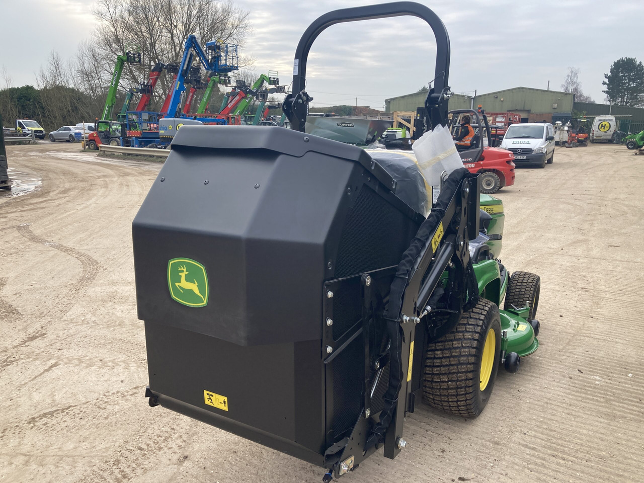 John Deere X950R ride on cut and collect mower - Çim biçme makinesi: fotoğraf 5 John Deere X950R ride on cut and collect mower - Çim biçme makinesi: fotoğraf 5