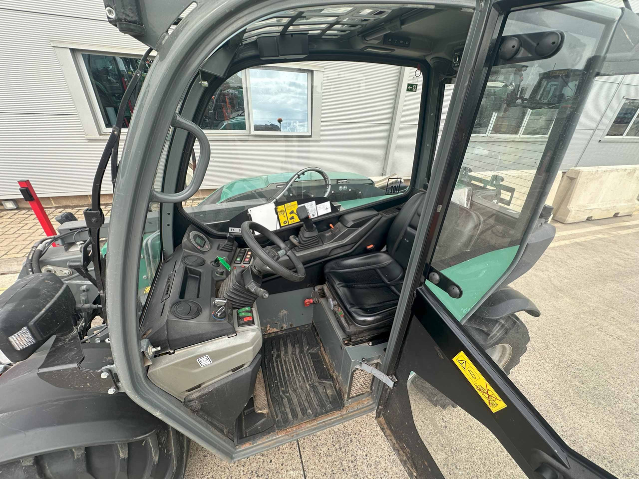 Kramer KT144 - Teleskopik yükleyici: fotoğraf 2 Kramer KT144 - Teleskopik yükleyici: fotoğraf 2