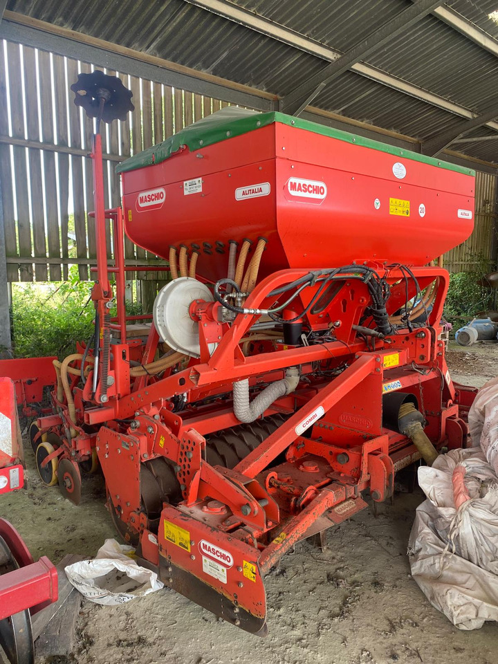Maschio Alitalia 3mtr drill with 3mtr Power Harrow - Kombine ekim makinesi: fotoğraf 1 Maschio Alitalia 3mtr drill with 3mtr Power Harrow - Kombine ekim makinesi: fotoğraf 1