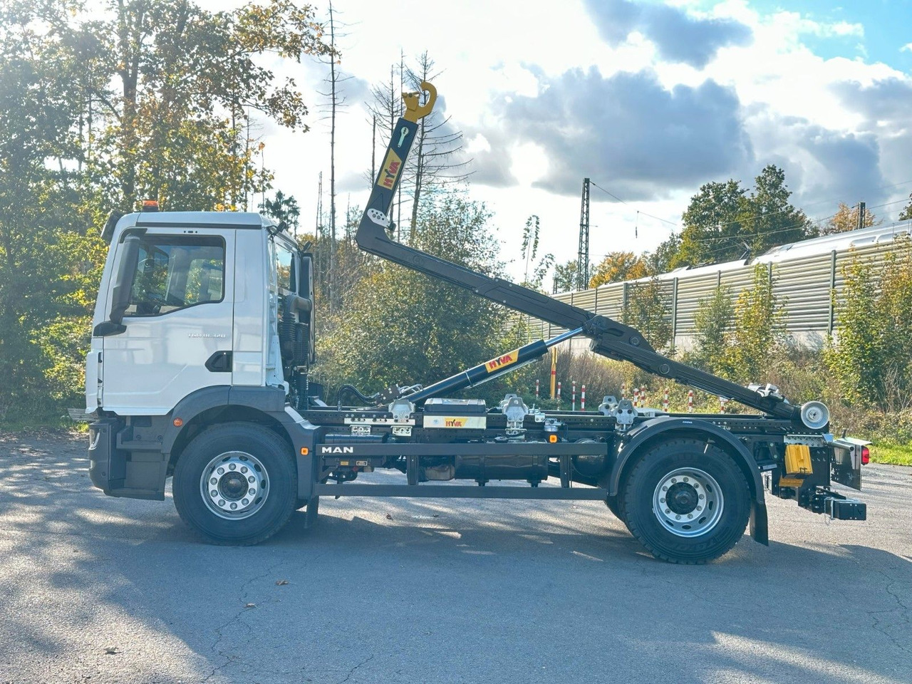 MAN TGM 18.320 4x2 Euro 6e Hyva 12-45 - Kancalı yükleyici kamyon, Vinçli kamyon: fotoğraf 3 MAN TGM 18.320 4x2 Euro 6e Hyva 12-45 - Kancalı yükleyici kamyon, Vinçli kamyon: fotoğraf 3