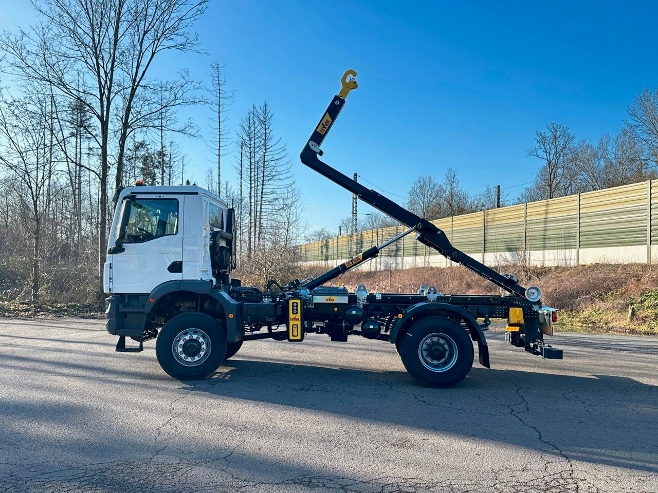 MAN TGM 18.320 4x4 Euro 6e Hyva 12-45 - Kancalı yükleyici kamyon, Vinçli kamyon: fotoğraf 3 MAN TGM 18.320 4x4 Euro 6e Hyva 12-45 - Kancalı yükleyici kamyon, Vinçli kamyon: fotoğraf 3