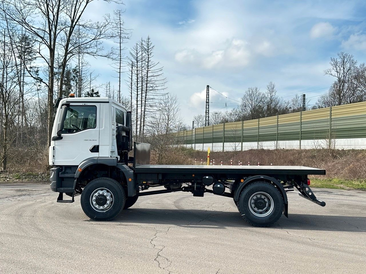 MAN TGM 18.320 4x4 Euro 6e Plato - Sal/ Açık kasa kamyon: fotoğraf 3 MAN TGM 18.320 4x4 Euro 6e Plato - Sal/ Açık kasa kamyon: fotoğraf 3