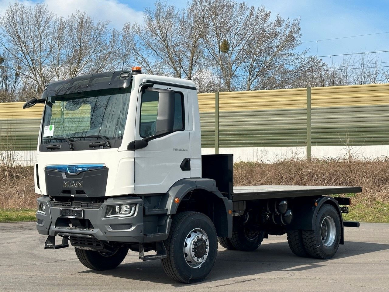 MAN TGM 18.320 4x4 Euro 6e Plato - Sal/ Açık kasa kamyon: fotoğraf 1 MAN TGM 18.320 4x4 Euro 6e Plato - Sal/ Açık kasa kamyon: fotoğraf 1