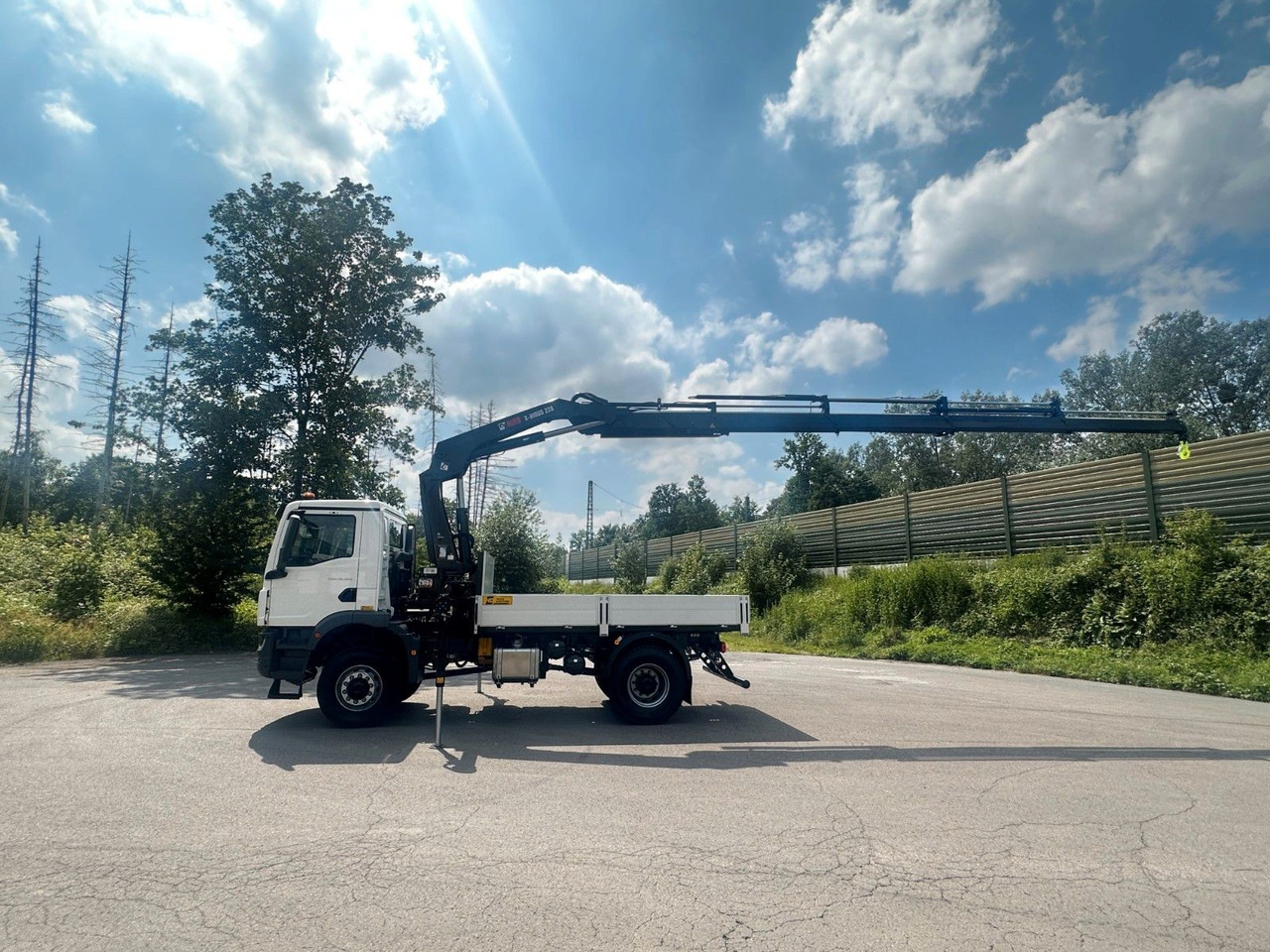 MAN TGM 18.320 4x4 Euro 6e Pritsche Hiab 228-4 Kran - Vinçli kamyon: fotoğraf 3 MAN TGM 18.320 4x4 Euro 6e Pritsche Hiab 228-4 Kran - Vinçli kamyon: fotoğraf 3