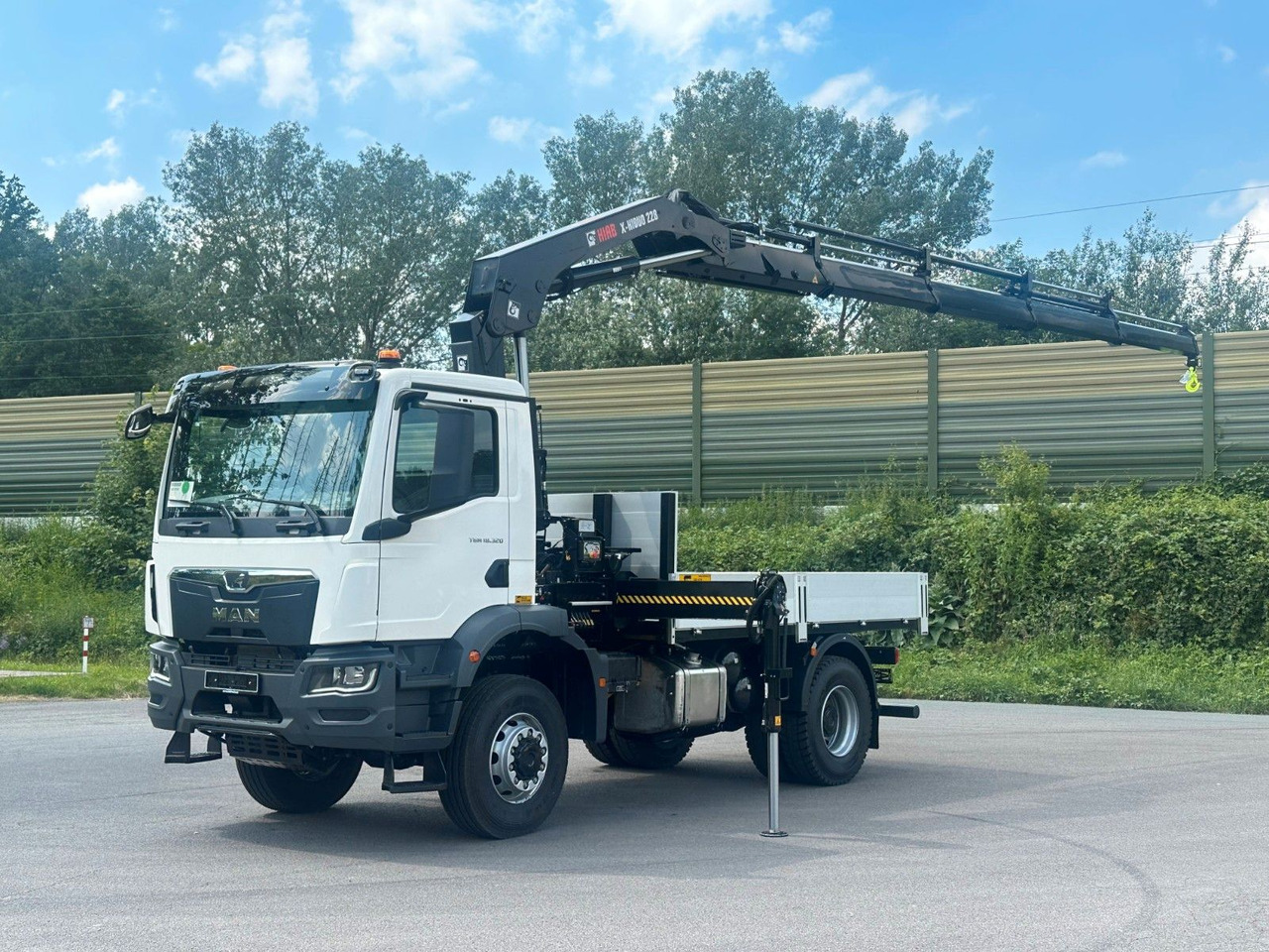 MAN TGM 18.320 4x4 Euro 6e Pritsche Hiab 228-4 Kran - Vinçli kamyon: fotoğraf 1 MAN TGM 18.320 4x4 Euro 6e Pritsche Hiab 228-4 Kran - Vinçli kamyon: fotoğraf 1