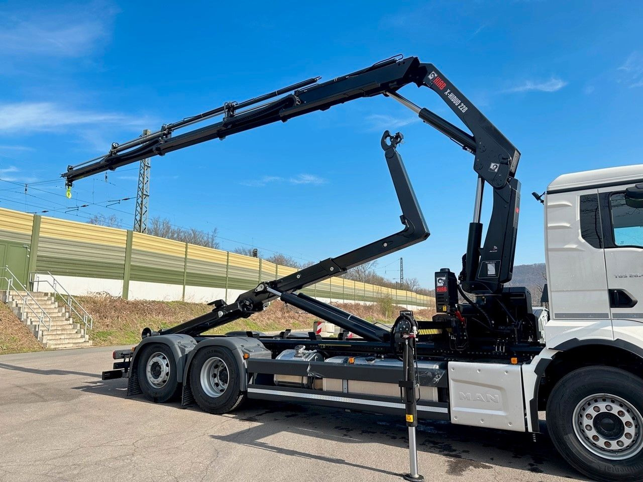 MAN TGS 26.470 6x2 Abrollkipper + Kran Hiab 228-4 - Kancalı yükleyici kamyon, Vinçli kamyon: fotoğraf 2 MAN TGS 26.470 6x2 Abrollkipper + Kran Hiab 228-4 - Kancalı yükleyici kamyon, Vinçli kamyon: fotoğraf 2