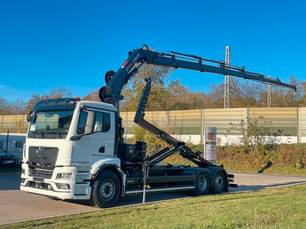 MAN TGS 26.470 6x2 Abrollkipper + Kran Hiab 228-6 - Kancalı yükleyici kamyon, Vinçli kamyon: fotoğraf 1 MAN TGS 26.470 6x2 Abrollkipper + Kran Hiab 228-6 - Kancalı yükleyici kamyon, Vinçli kamyon: fotoğraf 1