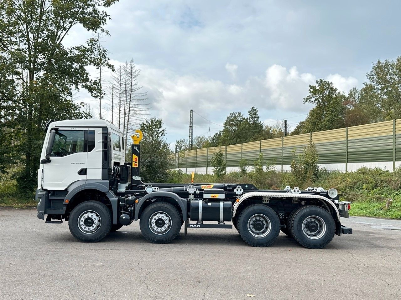 MAN TGS 41.440 8x4 Euro6e Hyva 26-55 Abrollkipper - Kancalı yükleyici kamyon: fotoğraf 2 MAN TGS 41.440 8x4 Euro6e Hyva 26-55 Abrollkipper - Kancalı yükleyici kamyon: fotoğraf 2